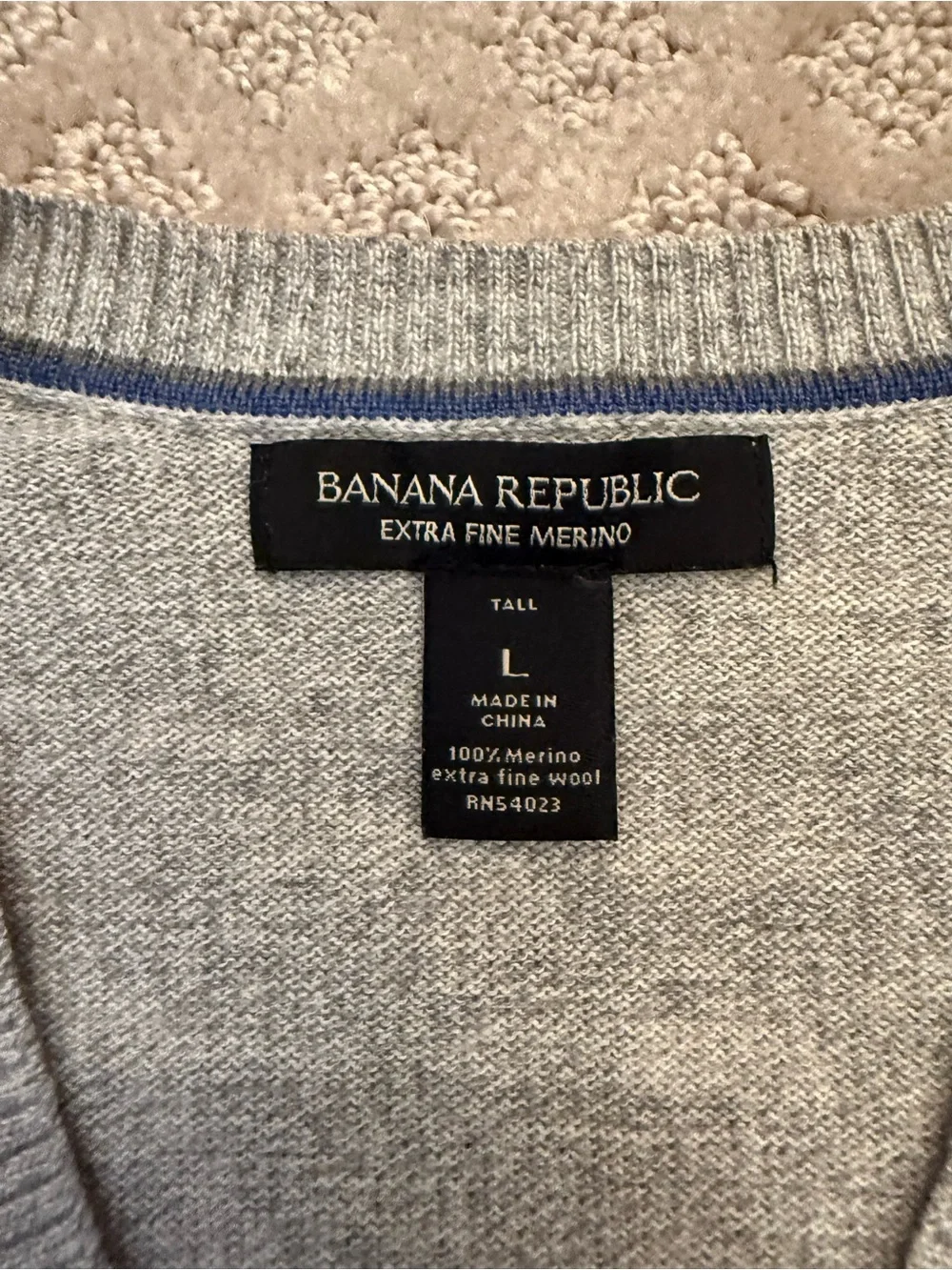 Banana Republic Tall 100% Merino Wool V-Neck Sweater in Heather Gray Large Tall